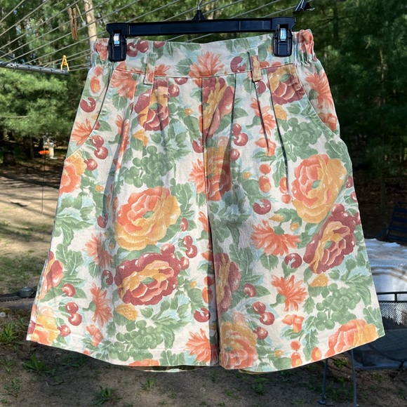 90s Floral Shorts - Picture 13 of 13